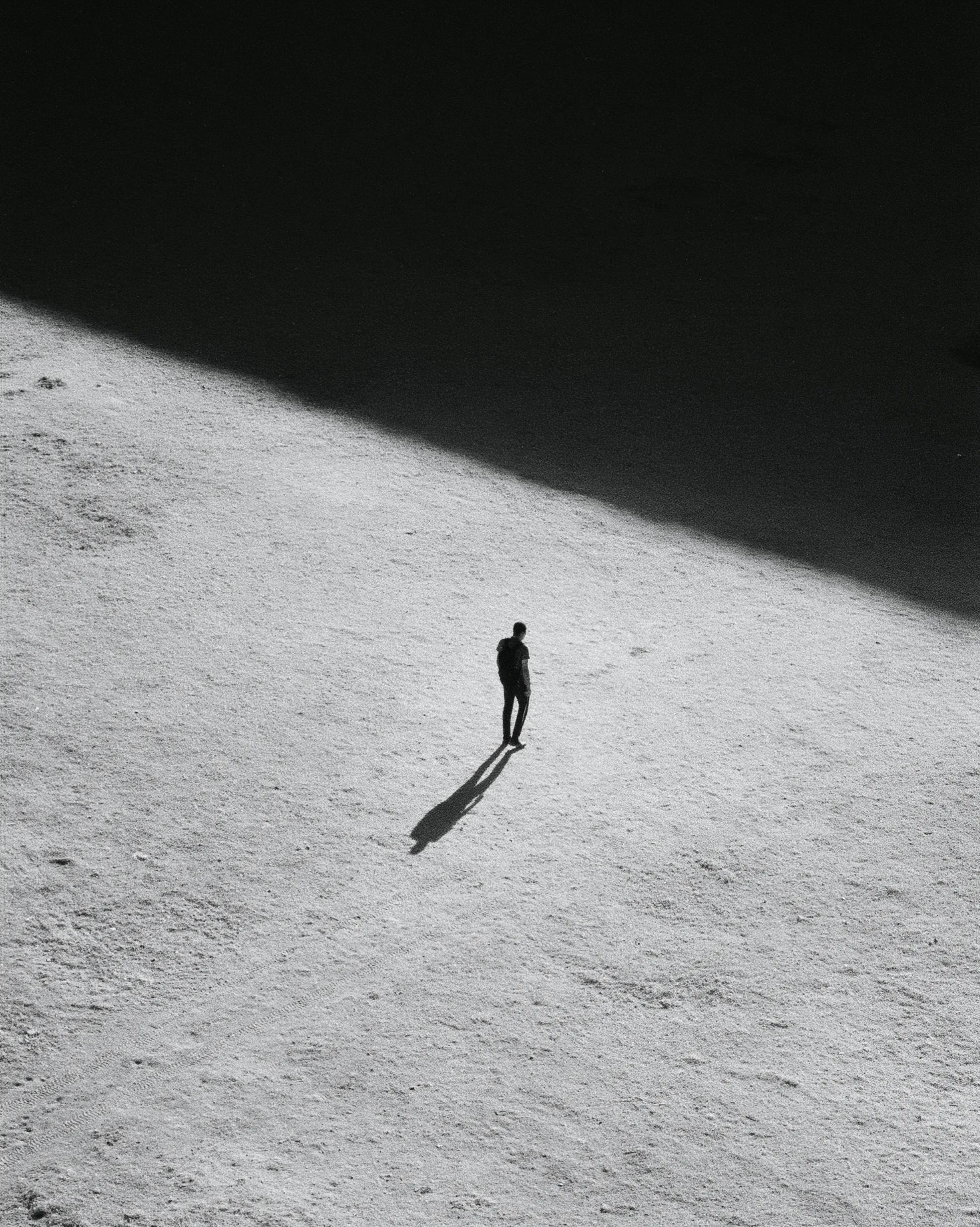VERTIGO design — a figure falling through vast dark space, the word VERTIGO behind it. JAUNE 1/1, sold out.